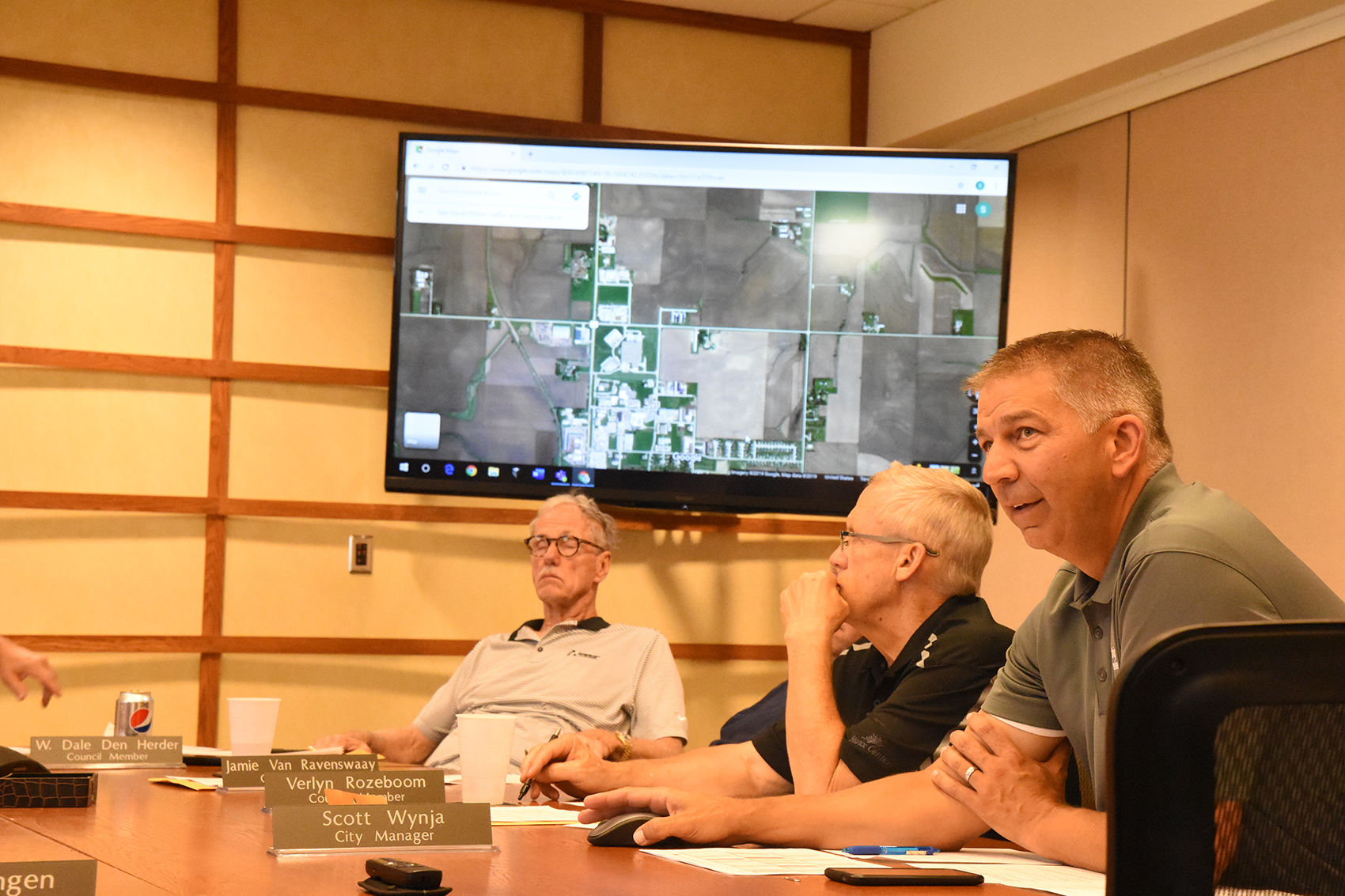 Wynja talks housing at city council